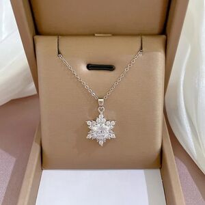 Elegant Silver Star Pendant Necklace